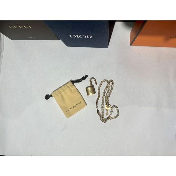 #319 and Key on a Chain Louis Vuitton - Picture 9 of 9